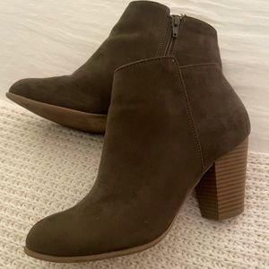 OLD NAVY BOOTIES Olive Green SIZE 9